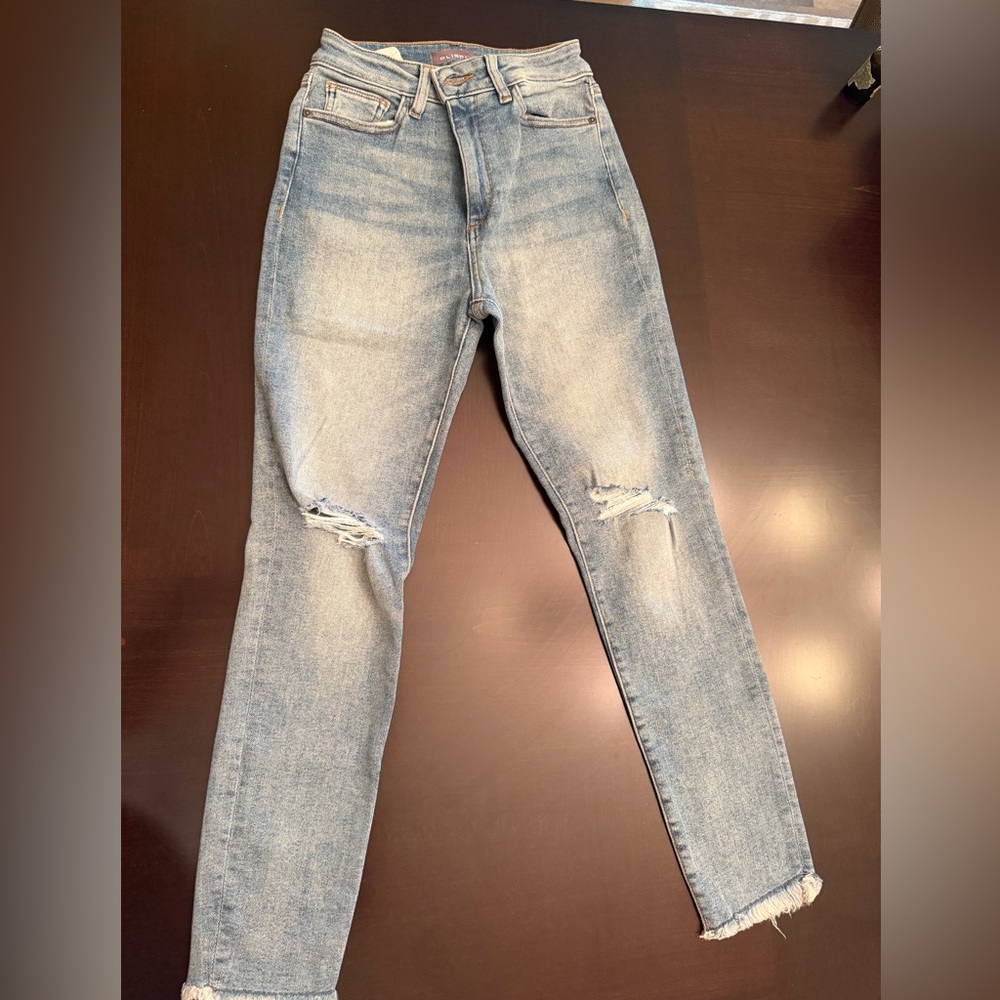 DL1961 Women’s Light Blue Distressed  Jeans